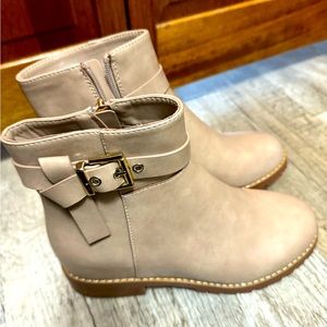 Maurice’s size 6.5 boots